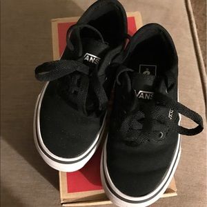 Little boy's Vans Atwood shoes