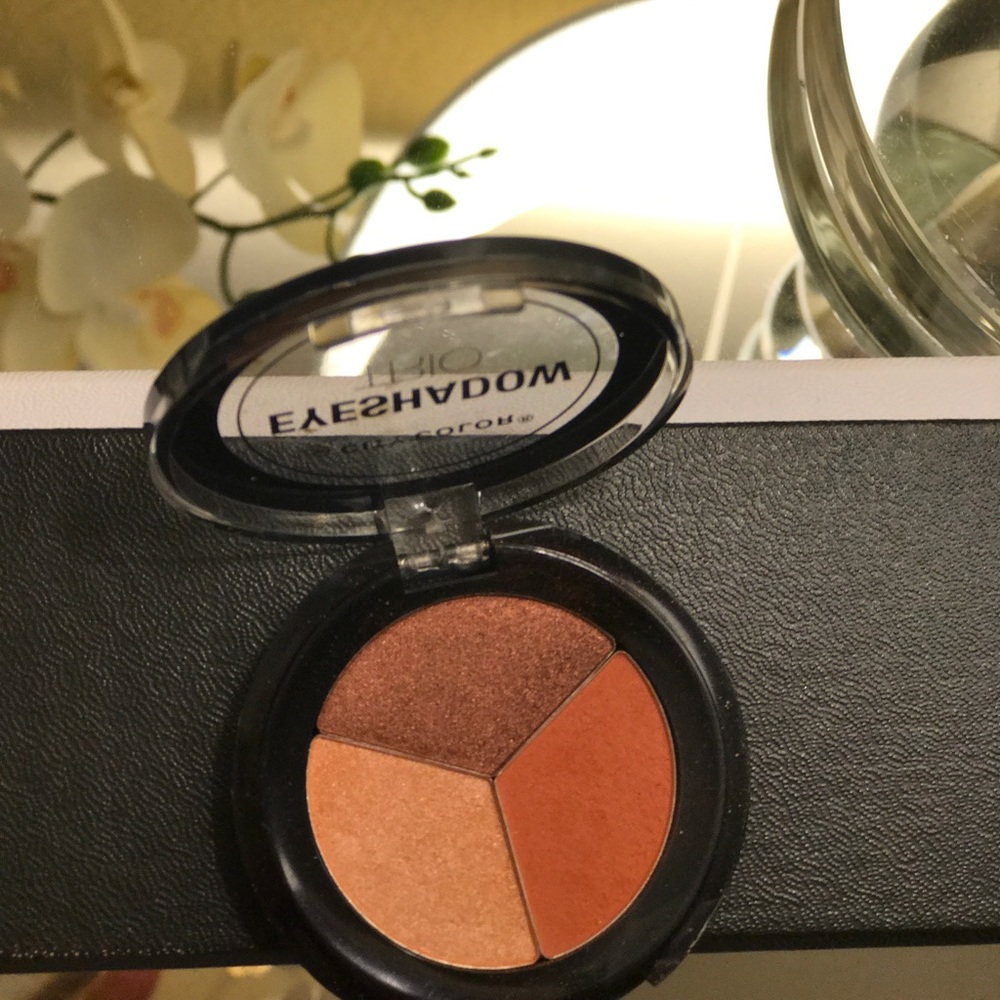 Eye shadow