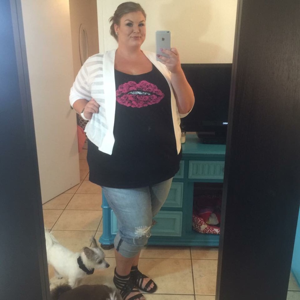 Size 5 Torrid Rose Lips Tank