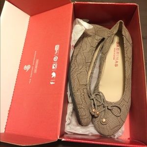 Sabrina's Snake Taupe Flats Size 8