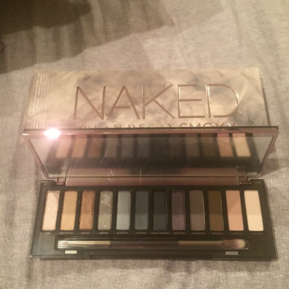 Urban Decay Naked Smoky Palette