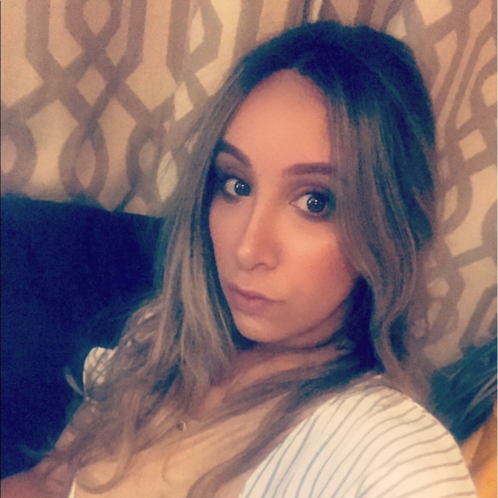 Meet your Posher, Laea