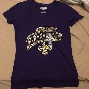 LSU v-neck shirt