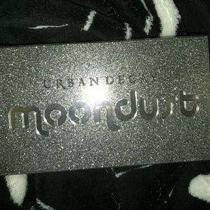 Urban decay moon dust palate