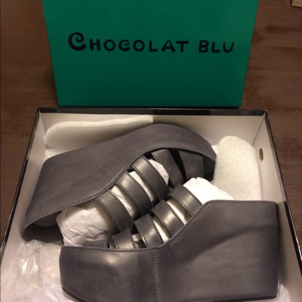 Chocolat Blu Navy Leather Wedges Size 7.5