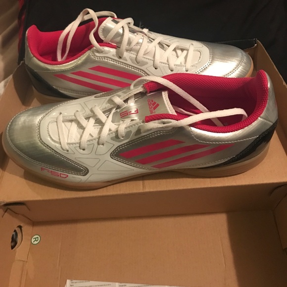 Women's adidas - Picture 1 of 3