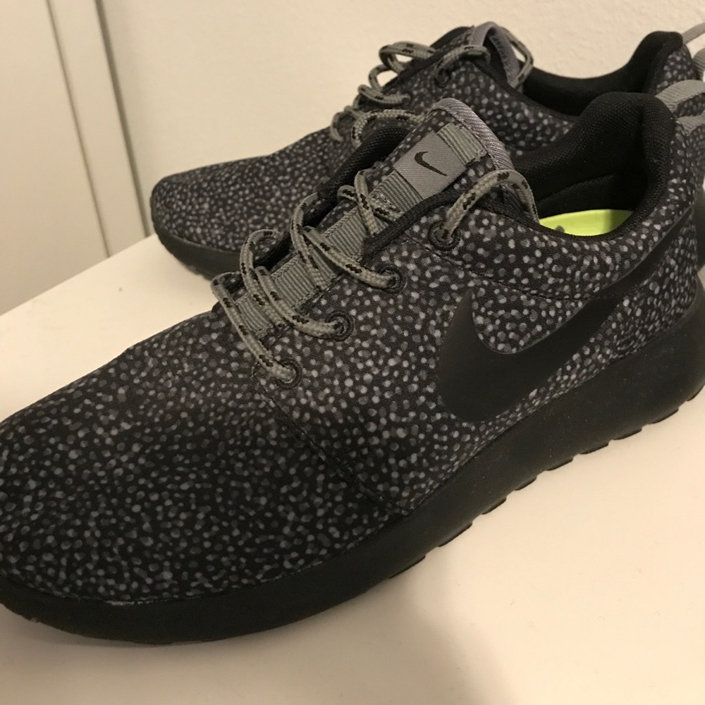 Nike Women Rosherun Print-Cool Grey