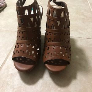 Brown madden girl wedges