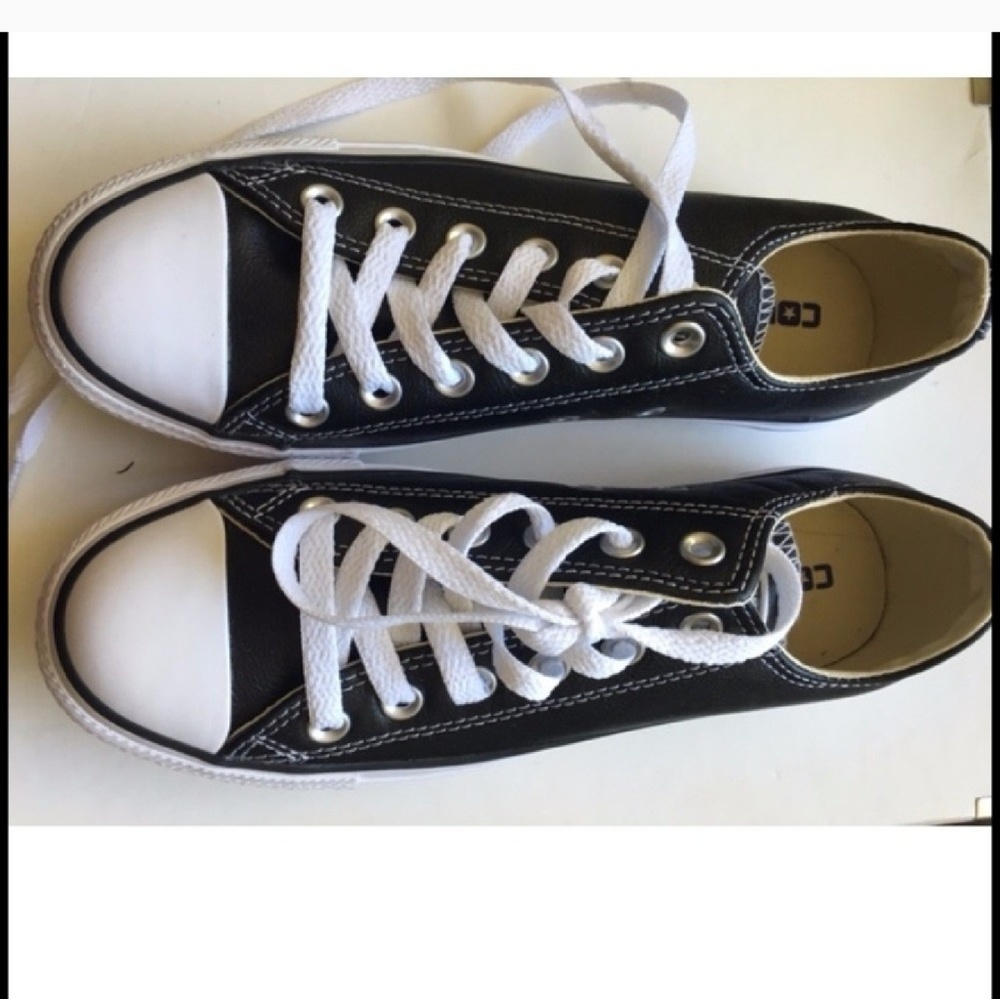Black low top converse
