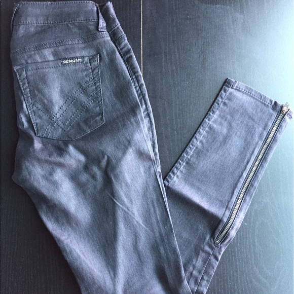 BUNDLE ALERT 🚨 2 pairs of William Rast jeans! - Picture 2 of 6