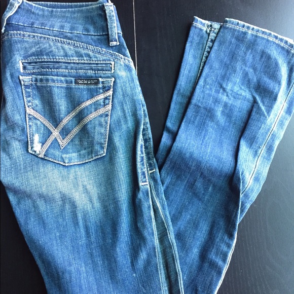 BUNDLE ALERT 🚨 2 pairs of William Rast jeans! - Picture 3 of 6