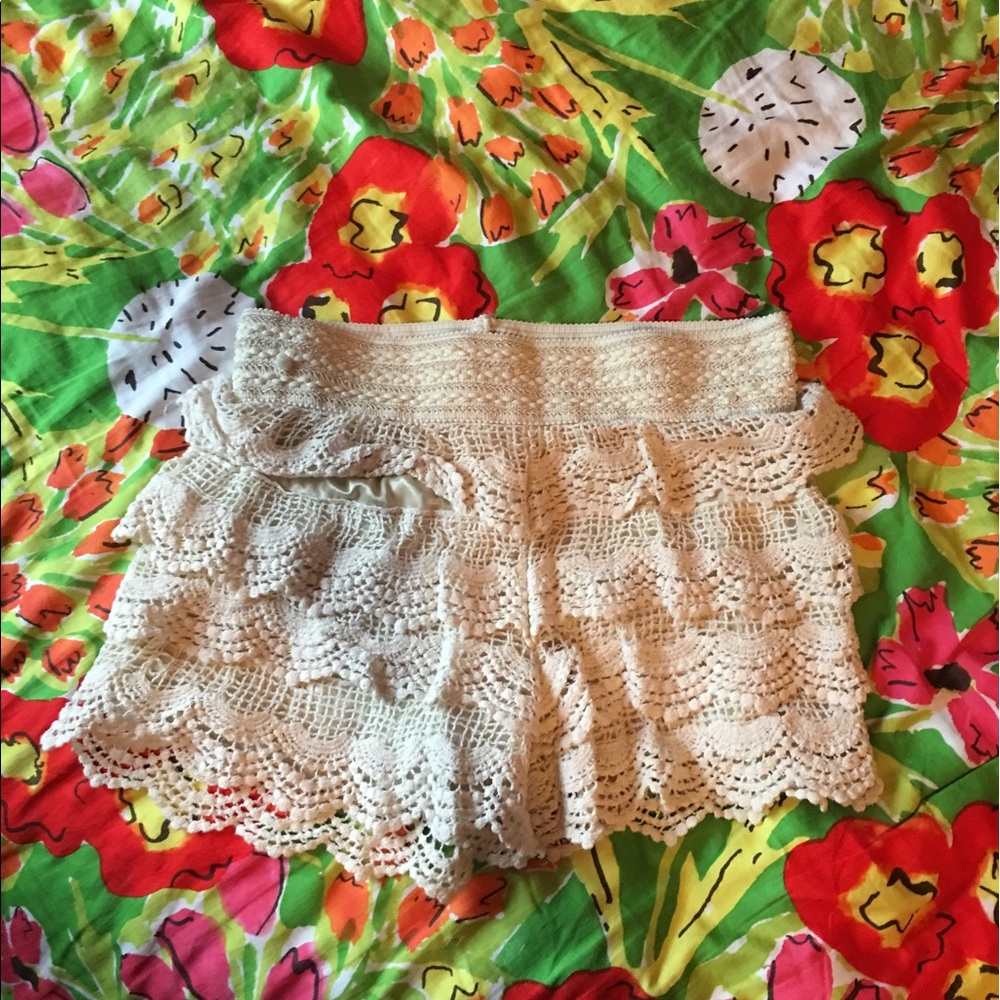 Cream crotchet shorts! Elastic waist 🌸