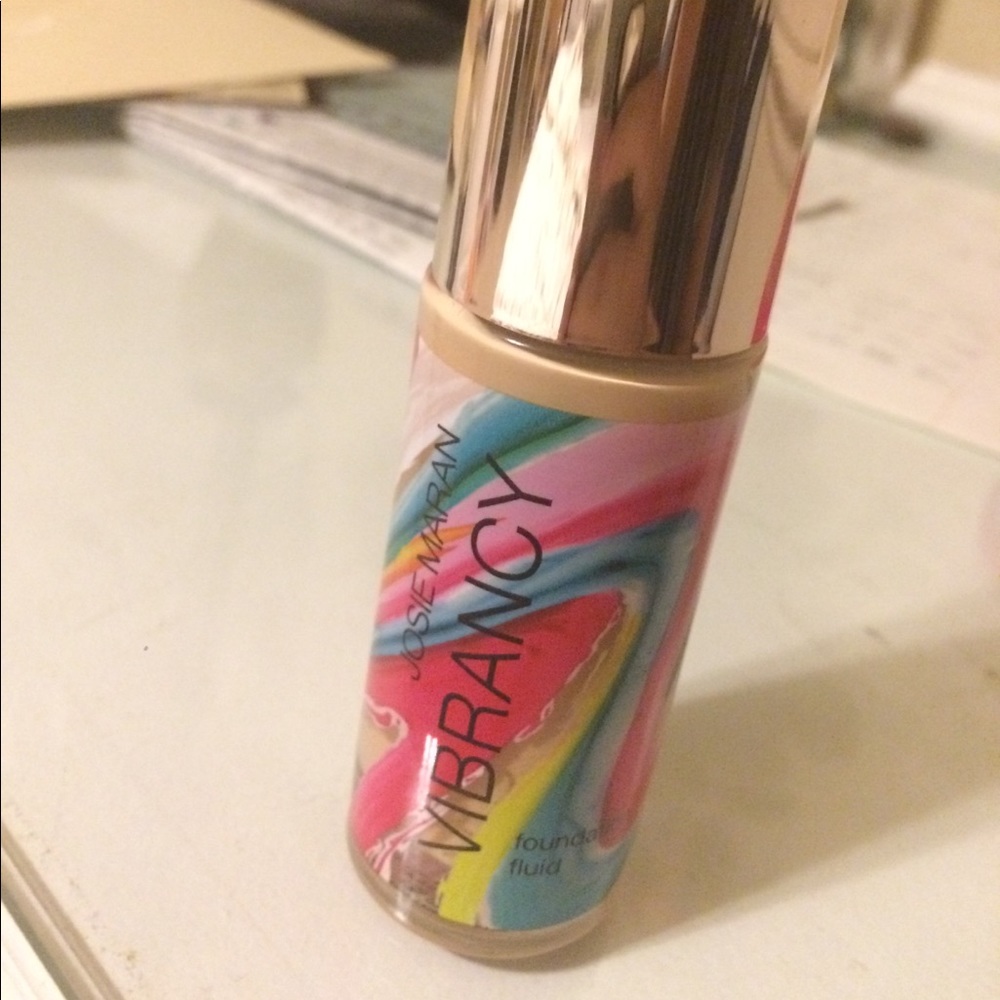 Josie Maran Vibrancy foundation fluid