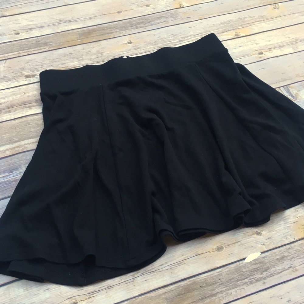 ✨FINAL SALE✨ H&M black skater skirt