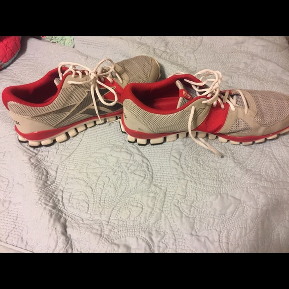 Reebok tennis shoes - Picture 2 of 4