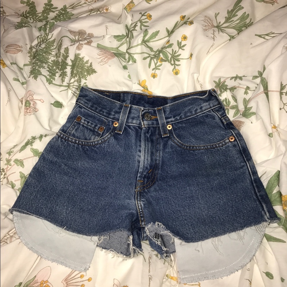 Size 24 waist Levi high waisted shorts