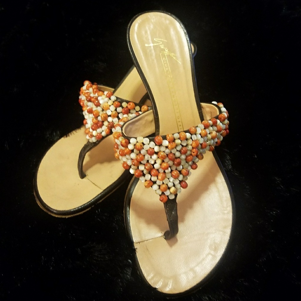 Kitten heel.