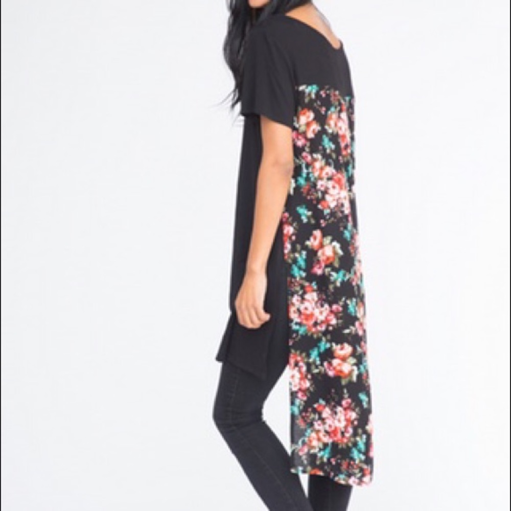 Agnes and Dora DayDreamer Tunic Floral and Black