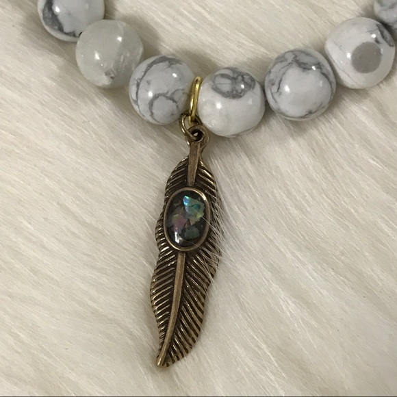 Handmade Natural White Howlite Feather Bracelet - Picture 2 of 2