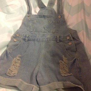 Light washed short overalls