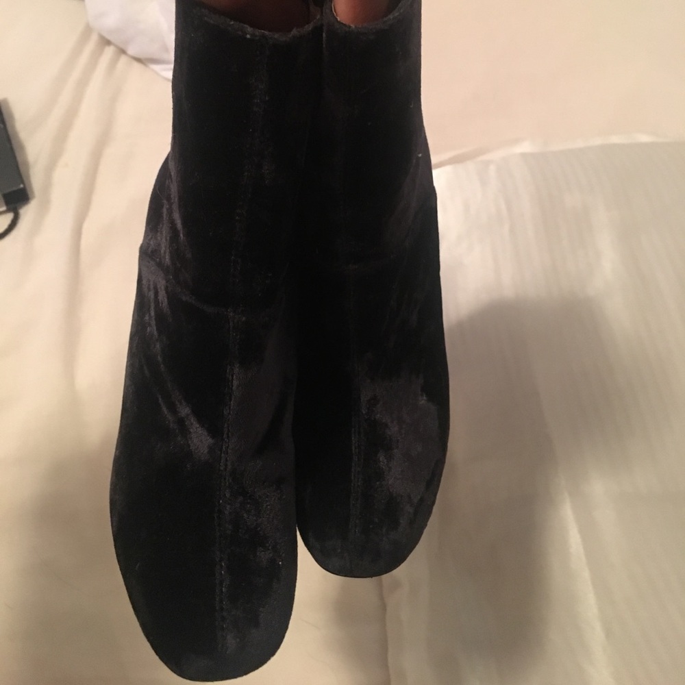 Suede ecote booties from urban outfitters. - Picture 3 of 6