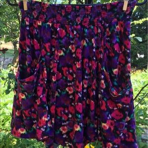 Flowy skirt w/ pockets