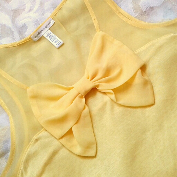 🎀  Big Bow Top - Picture 2 of 5