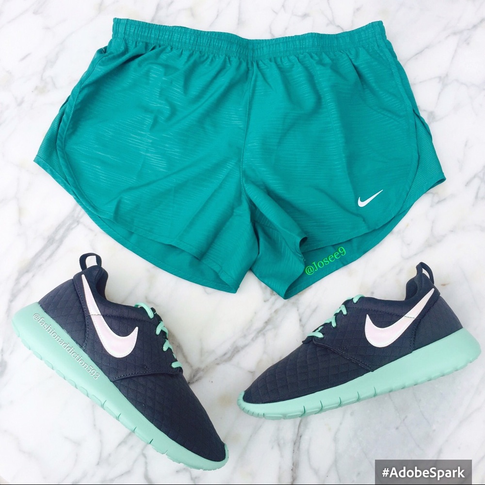 Women's Nike green shorts - Picture 2 of 3