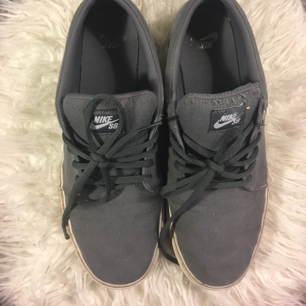GRAY NIKE SB!