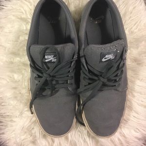 GRAY NIKE SB!