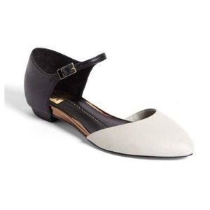 Dolce Vita - Leonie Flat - 8.5 Bone Leather