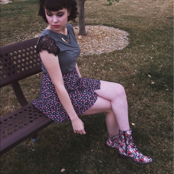 Vintage Floral Lace Up Boots - Picture 3 of 3