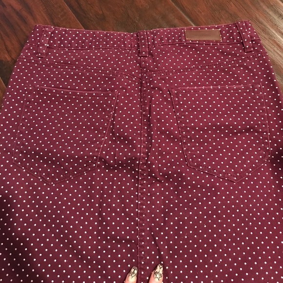 Burgundy polka dot mini skirt - Picture 3 of 3