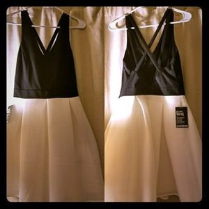 🛍NWT Express dress