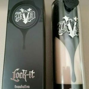 Kat Von D lock it foumdatio Light 47 and Powder