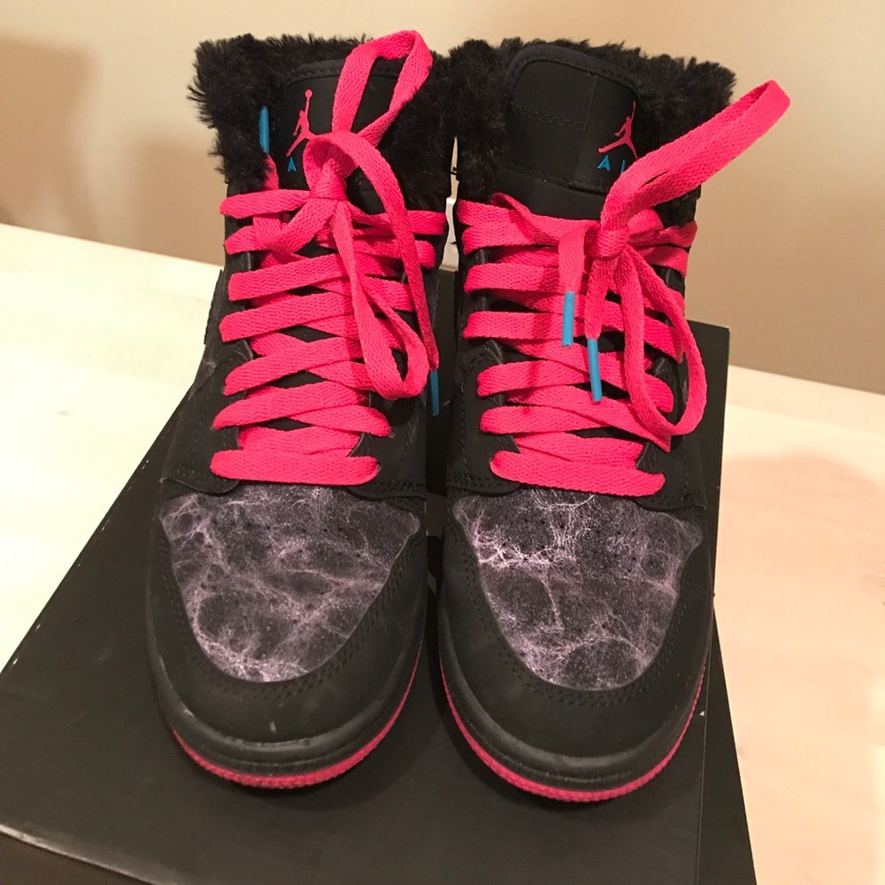 AJ1 - Picture 2 of 5