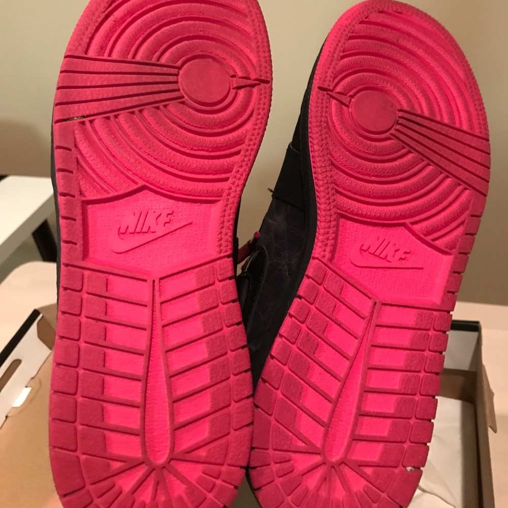 AJ1 - Picture 4 of 5
