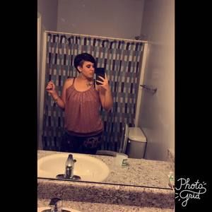 Meet your Posher, Caitlin