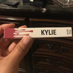 Poise k lip gloss🆕