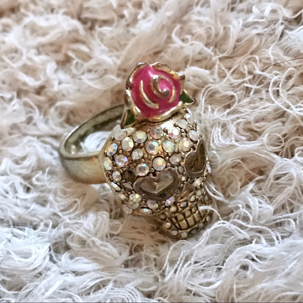 Betsey Johnson crystal skull ring