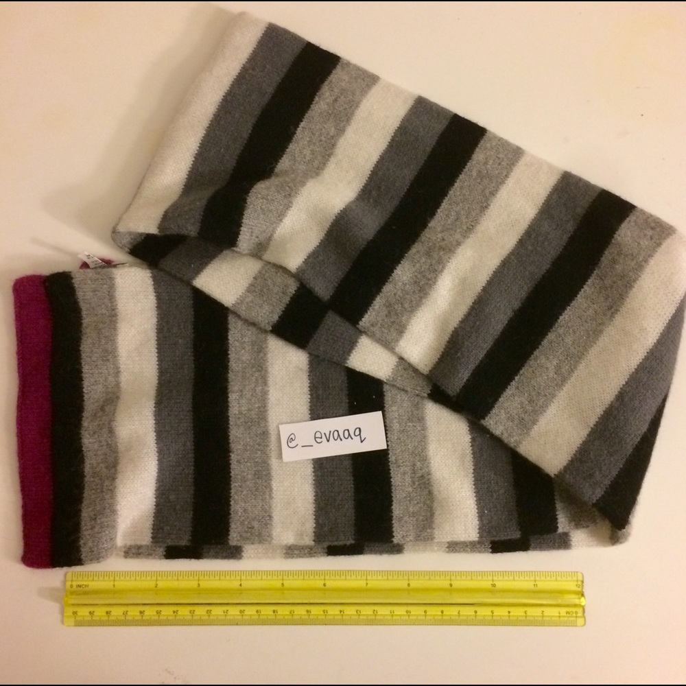 SCARF - Picture 4 of 4