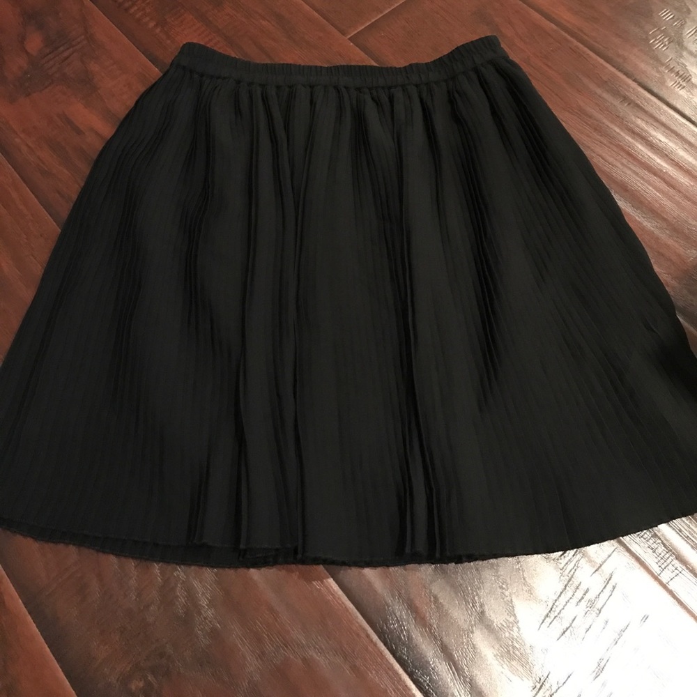 Pleated black skirt