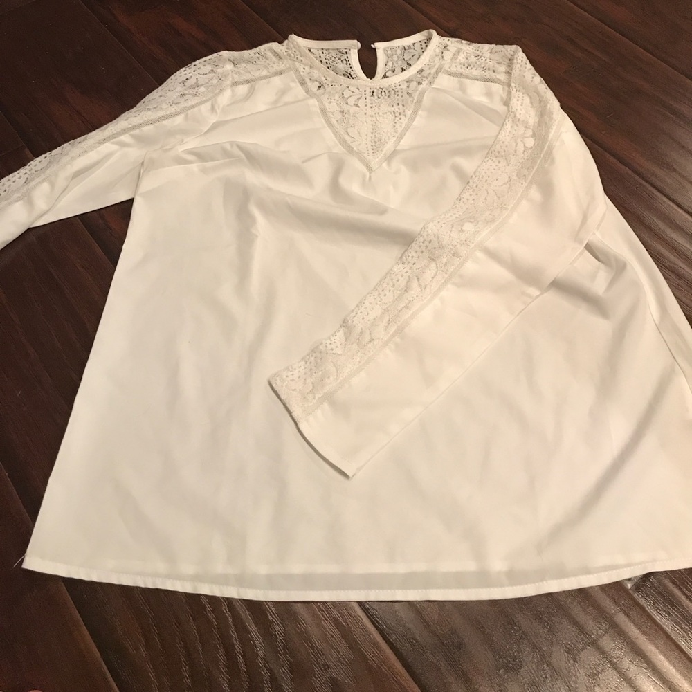 Long sleeve blouse with lace detail