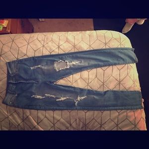 Fashion nova distressed high waisted jeans!!