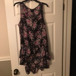 SALE UNTIL 6pm. Floral tank