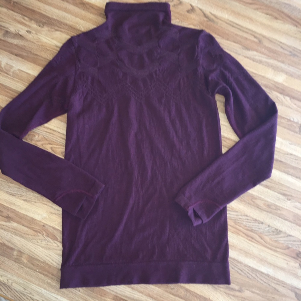 Athleta work out shirt