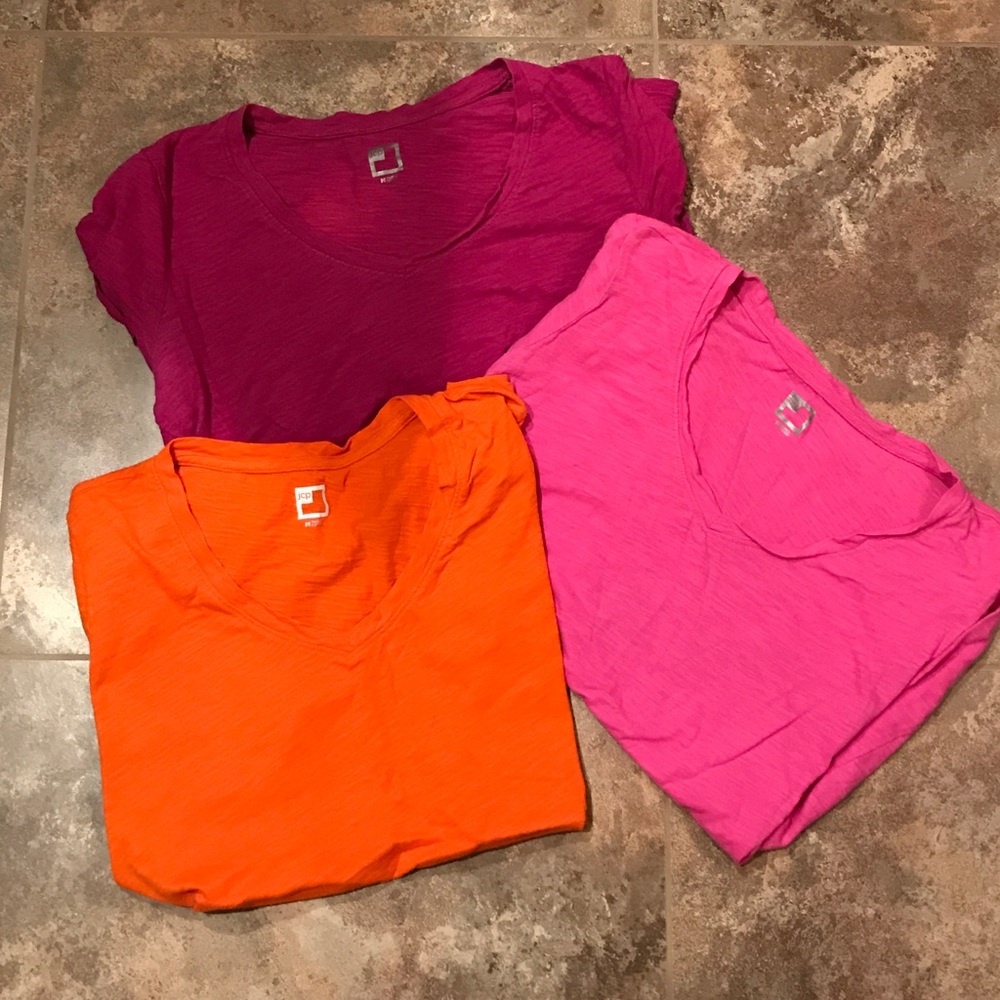 Colorful V Neck Lot of 3 T Shirt 👚 bundle, M