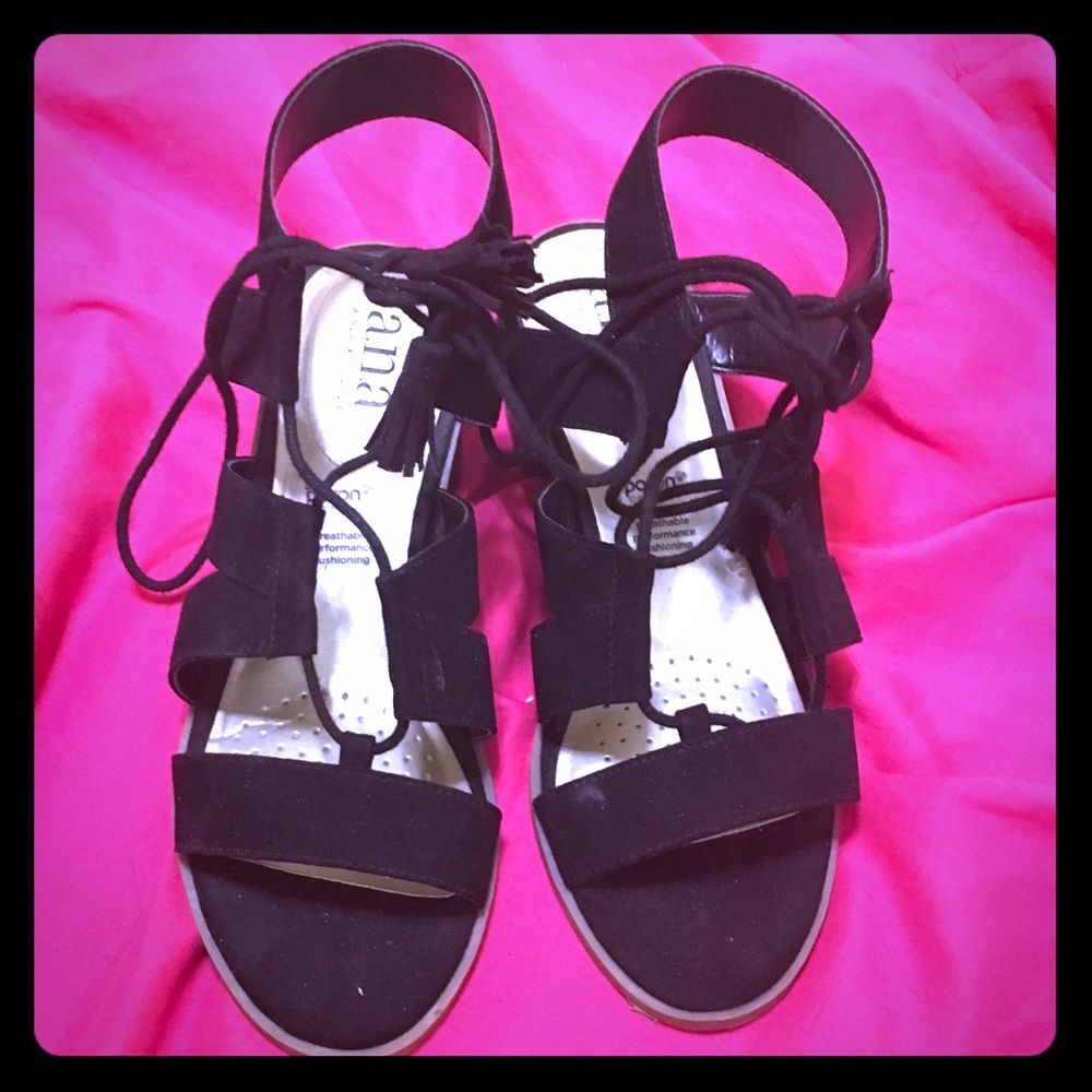 Lace up black short wedges