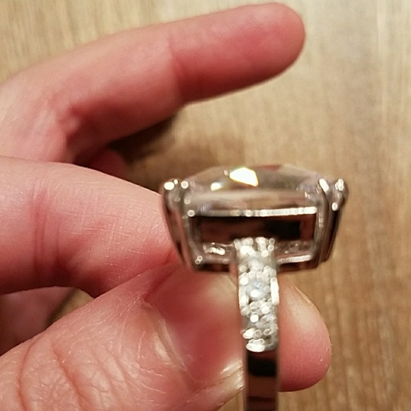 NWT on box. Beautiful ring! - Picture 3 of 4