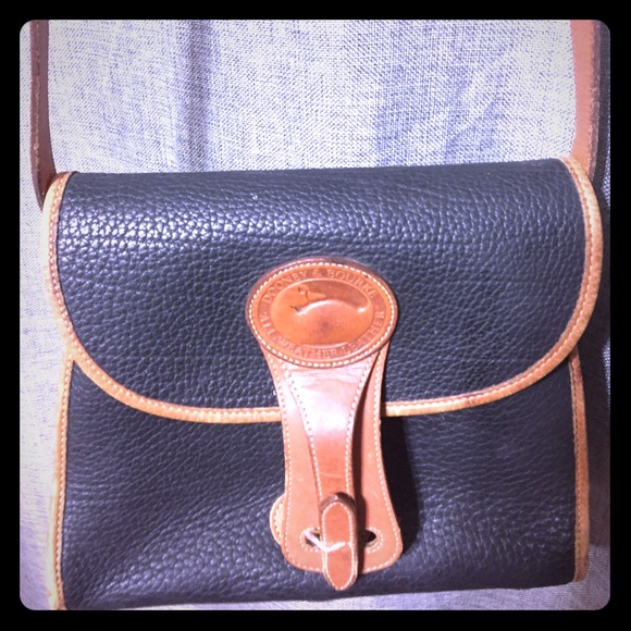 Dooney & Bourke cross body bag s/m - Picture 1 of 8